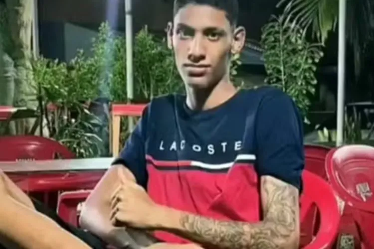 Jovem de 22 anos é morto ao cobrar dívida e receber garrafada em Salvador