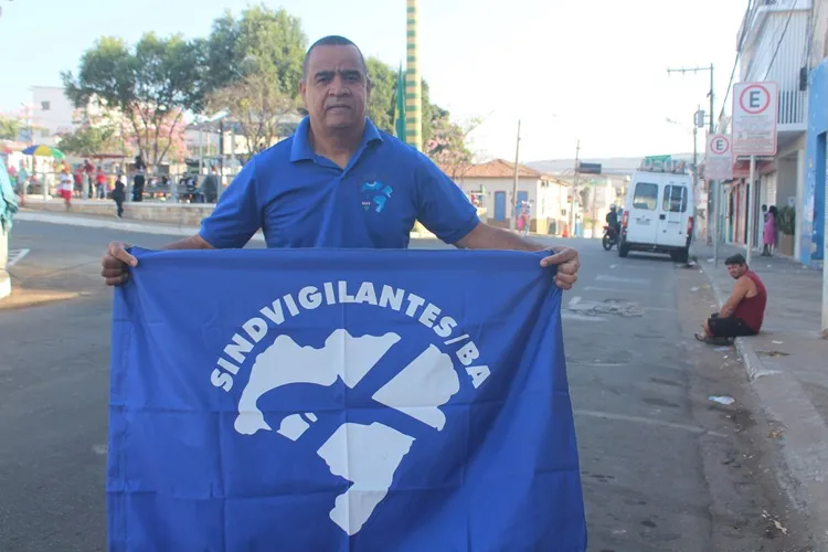 Sindvigilantes debate pauta salarial durante assembleia em Brumado