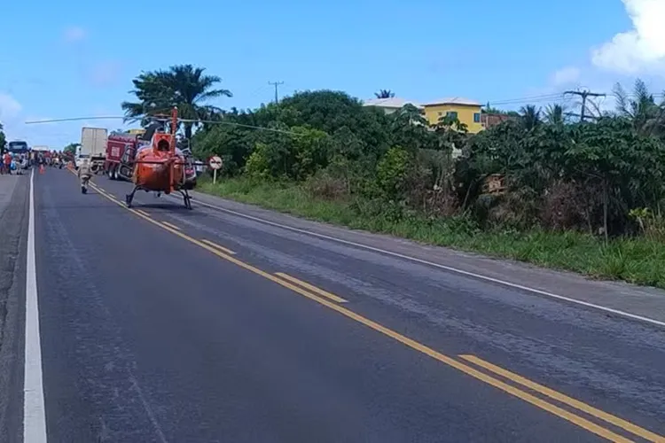 Colisão entre dois carros e micro-ônibus mata três pessoas em Vera Cruz