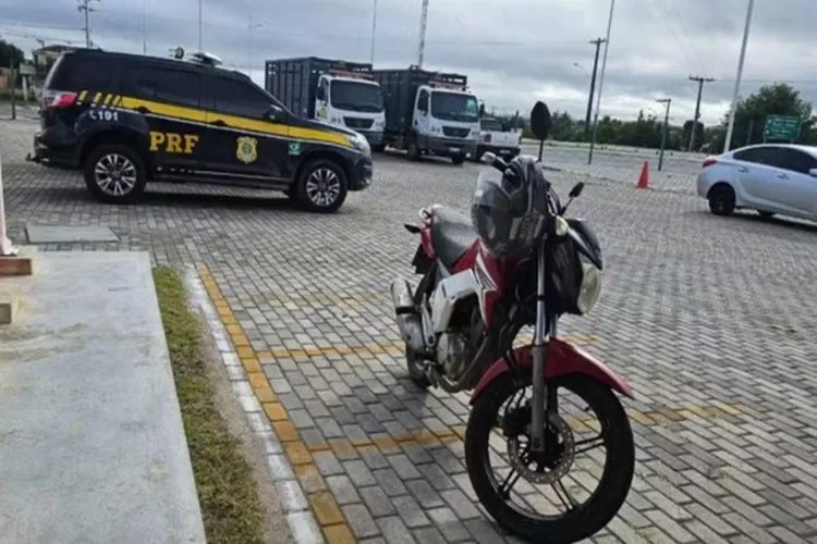 PRF recupera motocicleta roubada que foi trocada por vaca em Paulo Afonso