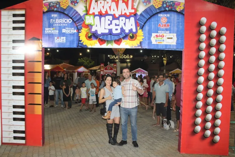 Famílias prestigiam lançamento do 'Arraial da Alegria' com a 'Vila Kids' em Brumado