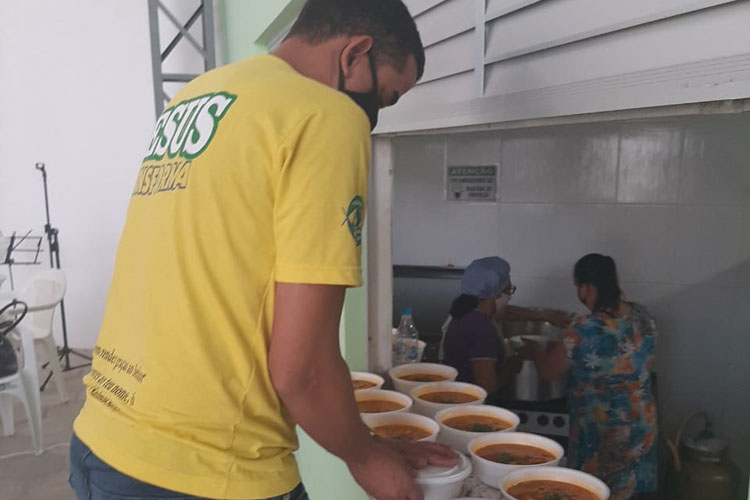 Brumado: 1ª Igreja Batista promove sopão solidário e campanha do agasalho para atender famílias carentes