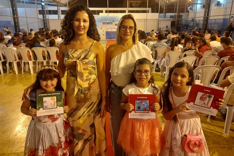 Escola em Brumado promove noite de autógrafos com pequenos autores