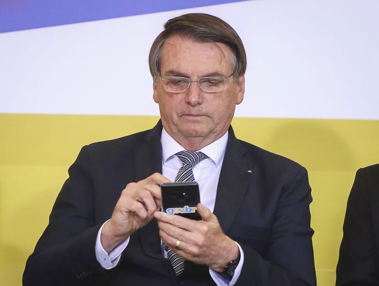 Bolsonaro: Está cada vez mais na cara que as pesquisas são fraudadas