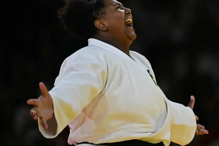 Paris-2024: Beatriz Souza vence israelense e conquista o primeiro ouro do Brasil