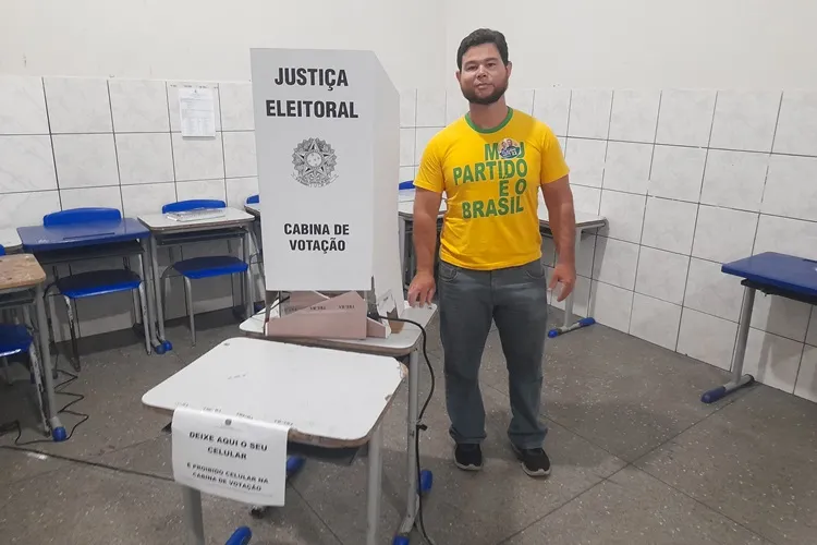 Cláudio Leite vai à urna sozinho e orgulhoso de ter participado do pleito em Brumado