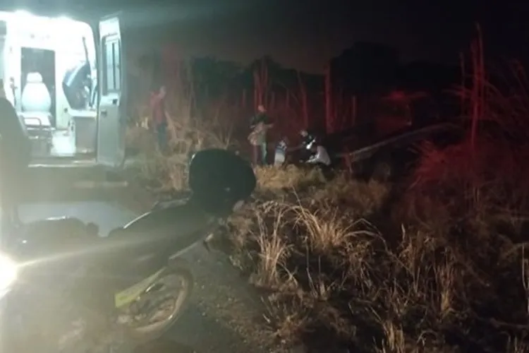 Guanambi: Idoso fica ferido após perder controle da direção e bater caminhonete na BA-573
