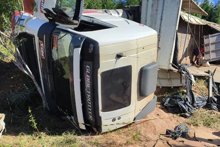 Motorista de 28 anos perde controle da direção e tomba caminhão na BA-142 em Ibicoara