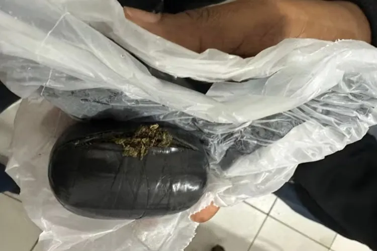 Mulher é presa ao tentar entrar em presídio de segurança máxima com maconha no ânus