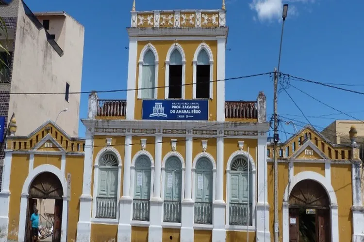 Gabinete do prefeito de Macaúbas mudará para antigo prédio do paço municipal