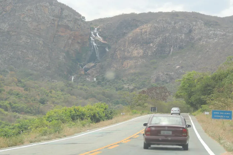 Homem morre após cair na Cachoeira Véu de Noiva em Livramento de Nossa Senhora