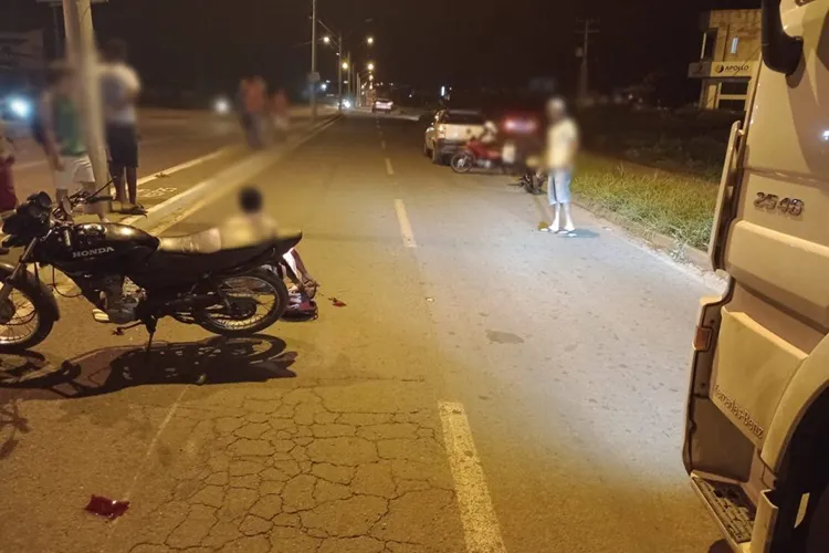 Motociclista bate em traseira de caminhonete e fica ferido em Guanambi