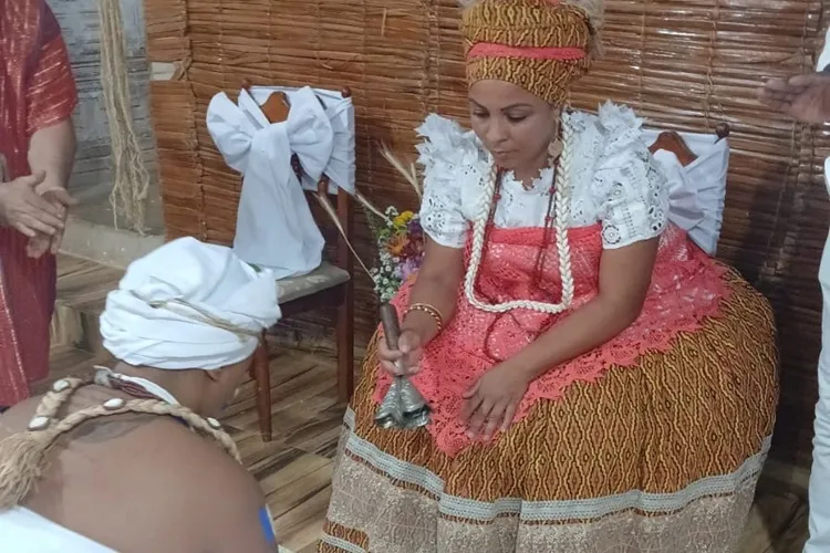 Brumado: Ialorixá cobra dia das religiões afro e candomblé nas aulas de religião