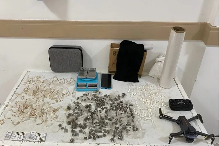 PM apreende drone e 934 embalagens com drogas em Bom Jesus da Lapa