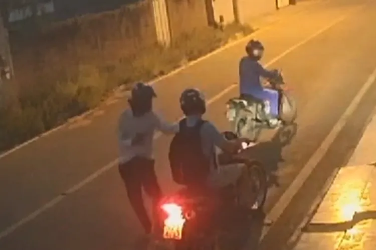 Vídeo: Homem é assaltado por dupla armada em Guanambi