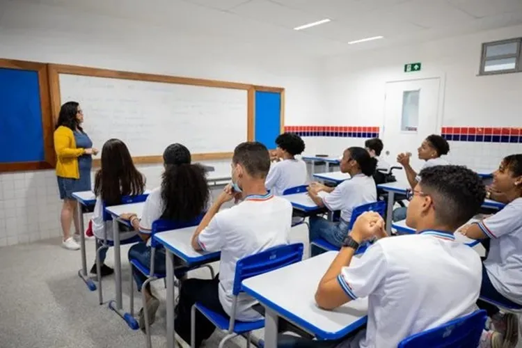 Salário de professor no Brasil é praticamente a metade da média dos países ricos