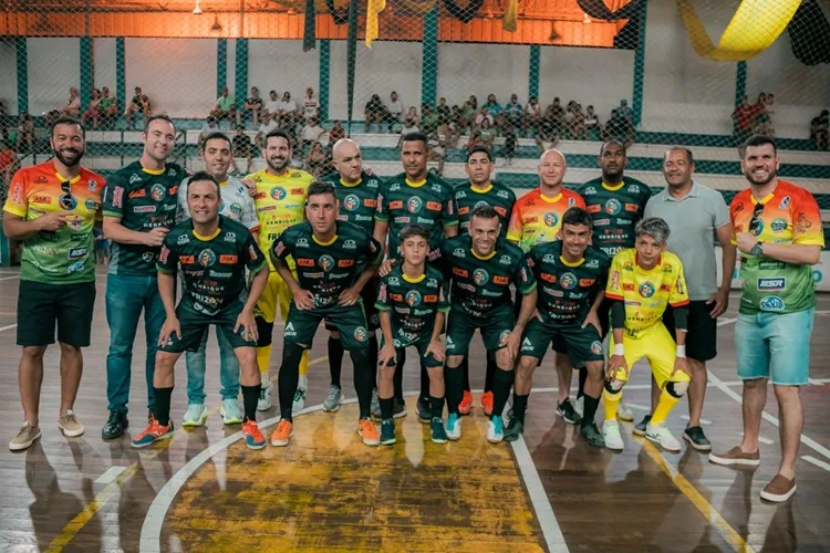 Estrelas do passado e do presente dão show no Futebol Solidário em Brumado