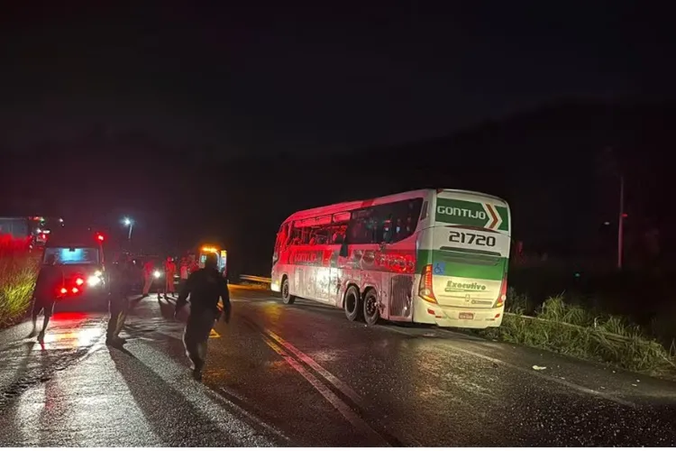 Quatro pessoas morrem em acidente de ônibus na BR-101 no sul da Bahia