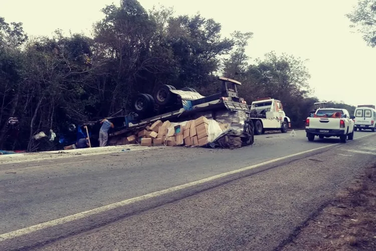 Acidente com carro de Guanambi e caminhão de Tanhaçu deixa dois feridos na BR-030