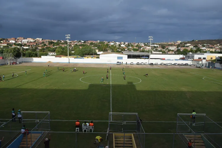 Brumado recebe Guanambi no Gilbertão em duelo pelo intermunicipal de futebol