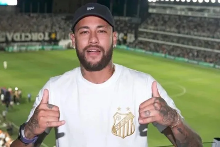 Neymar adia retorno ao Santos