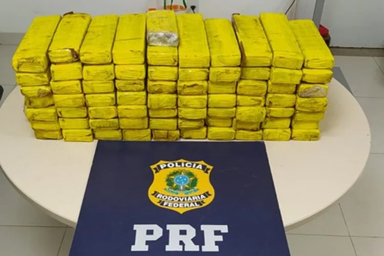 PRF aprende mais de 50 kg de maconha em Vitória da Conquista