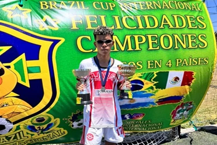 Atleta do Ajax de Brumado é eleito o melhor jogador do Brasil Cup Internacional