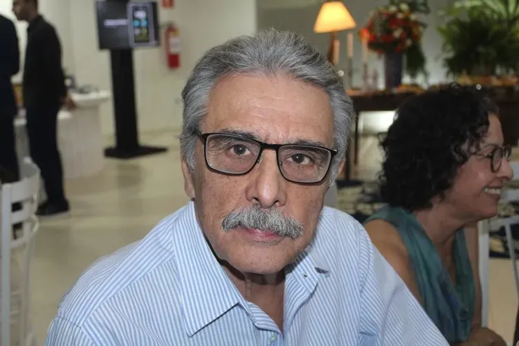 Gilberto Brito faz retrospectiva de sua gestão após receber Paramirim sucateada