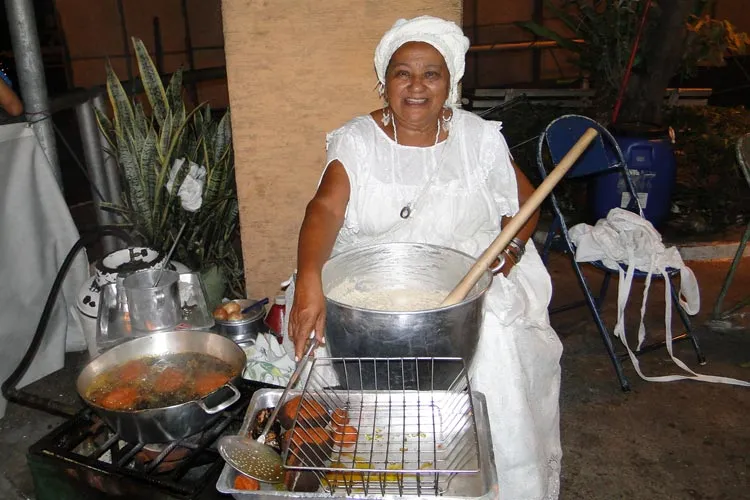 Brumado: Morre aos 76 anos Dona Dete do Acarajé, mãe do repórter Lay Amorim