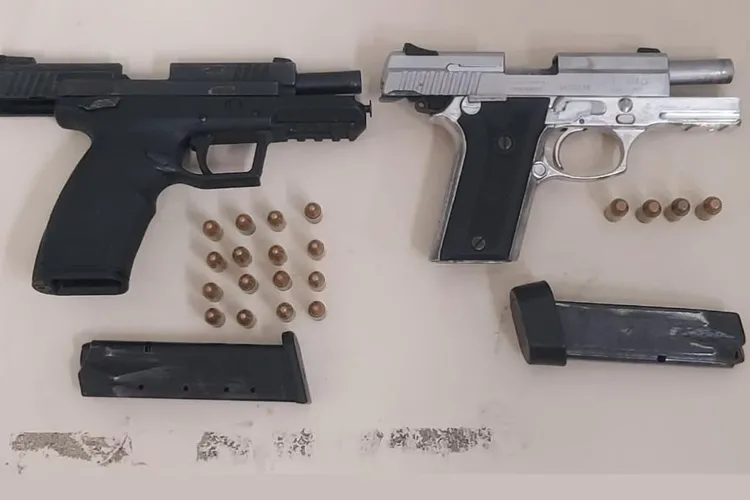 Duas pistolas são apreendidas por policiais do 19º BPM em Jequié