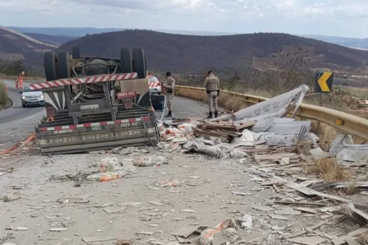 BA-262: Carona de caminhão morre em acidente na Serra dos Pombos em Anagé