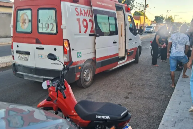 Cabos de internet soltos em avenida provocam acidente de moto em Guanambi