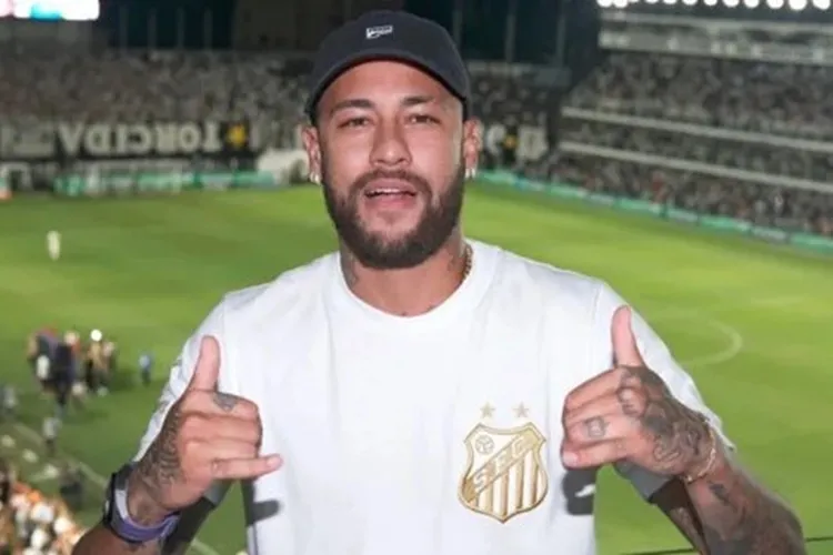 Presidente do Santos anuncia volta de Neymar: 'Nova história'