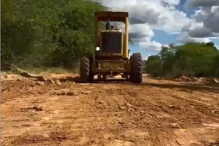 Brumado: Obras de recuperação de estradas vicinais são realizadas na zona rural