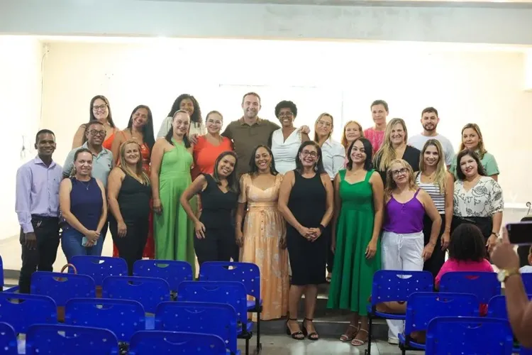 Pedagogos concursados tomam posse na rede municipal de ensino de Brumado