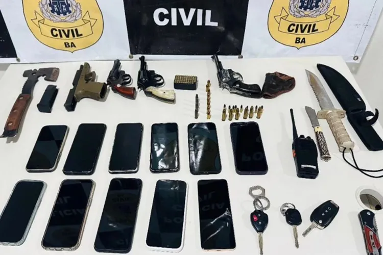 PM detém 10 indivíduos com armas, munições e celulares em Bom Jesus da Lapa