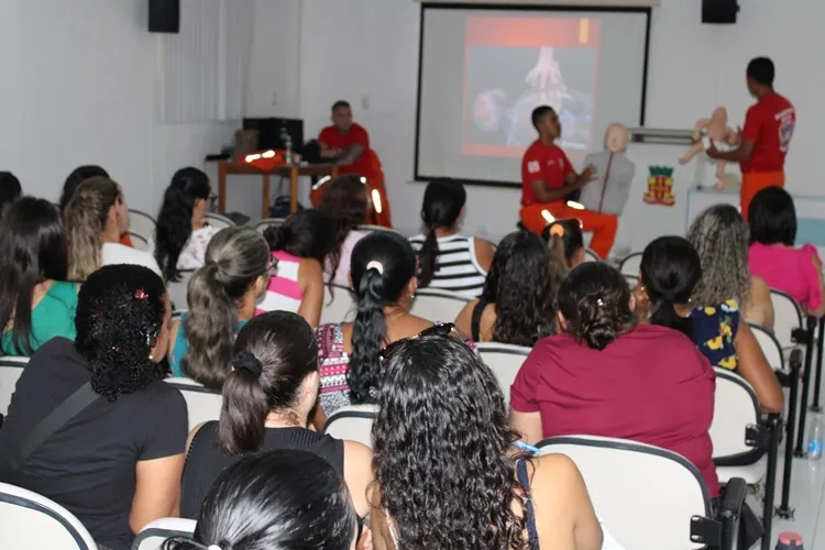 Educadores de creches recebem treinamento de primeiros socorros em Brumado