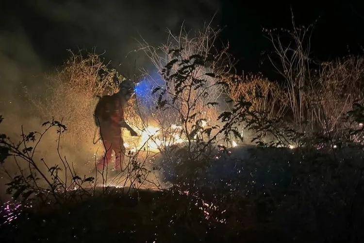 Bombeiros atendem diversas ocorrências de incêndio em Bom Jesus da Lapa