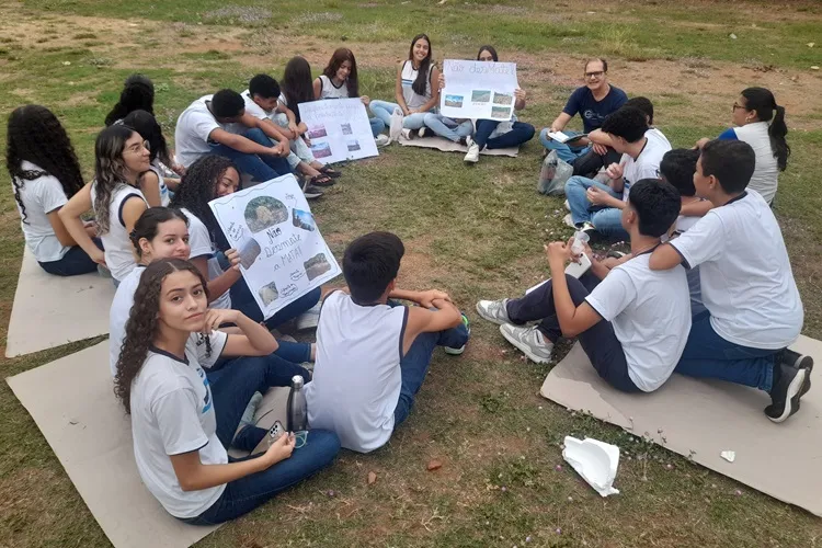 Brumado: Estudantes promovem roda de conversa para debater o meio ambiente