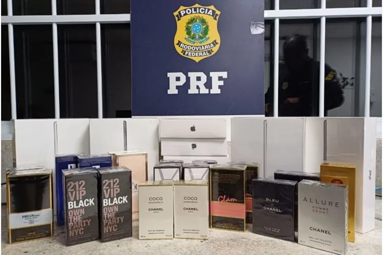 PRF apreende eletrônicos e perfumes importados na BR-116 em Vitória da Conquista