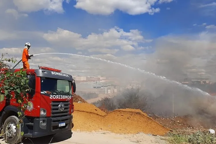 20º BBM combate incêndio em área de vegetação em Bom Jesus da Lapa