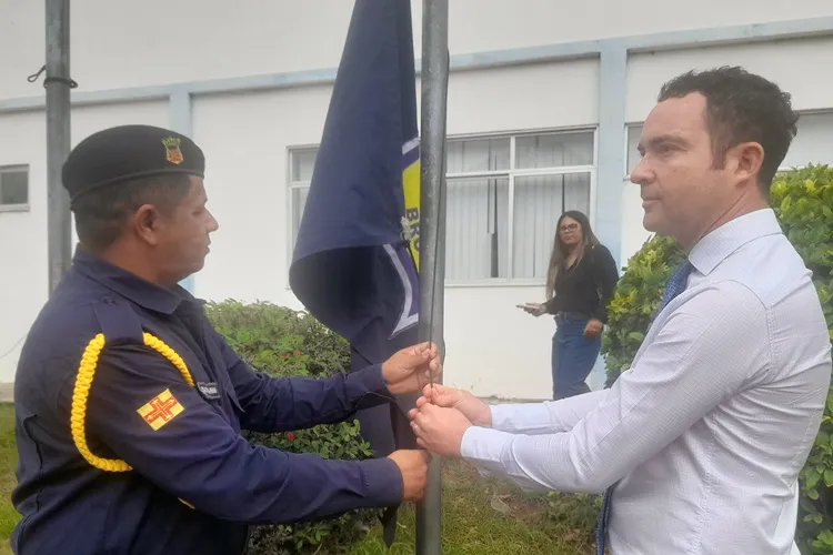 Brumado: Prefeito empossa comandante e se compromete a reestruturar GCM