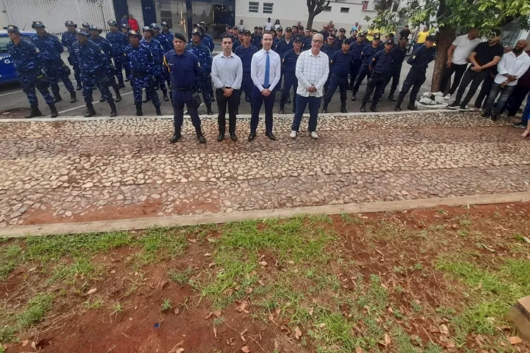 Brumado: Prefeito empossa comandante e se compromete a reestruturar GCM