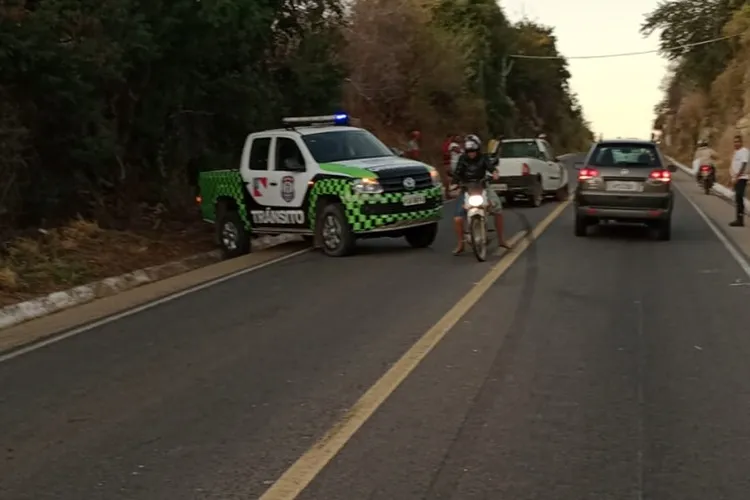 Acidente envolve três veículos de passeio na BR-030 em Guanambi