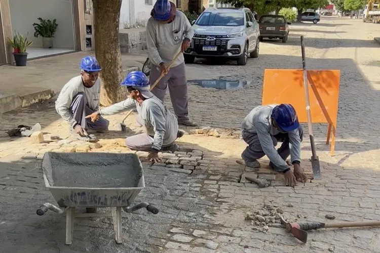 Prefeitura realiza obras de esgotamento, pavimentação e revitalização em Brumado