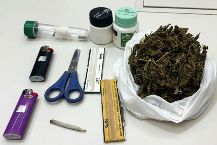 Homem foge e 38ª CIPM apreende sacola com maconha em Bom Jesus da Lapa