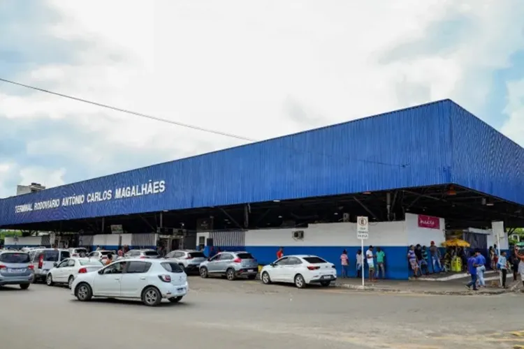 Idoso passa mal e morre em fila de agência lotérica de rodoviária em Candeias