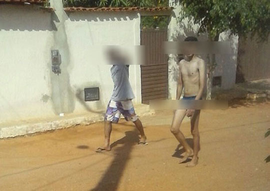 Homem circula apenas de cueca em ruas da cidade de Livramento de Nossa Senhora