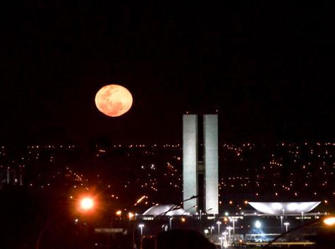 Superlua acontece neste domingo